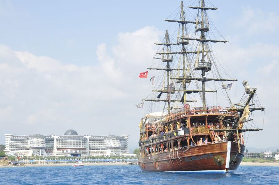 City of Side: Manavgat River Boat Lunch Cruise & Bazaar Tour - Cruising the Manavgat River for three hours