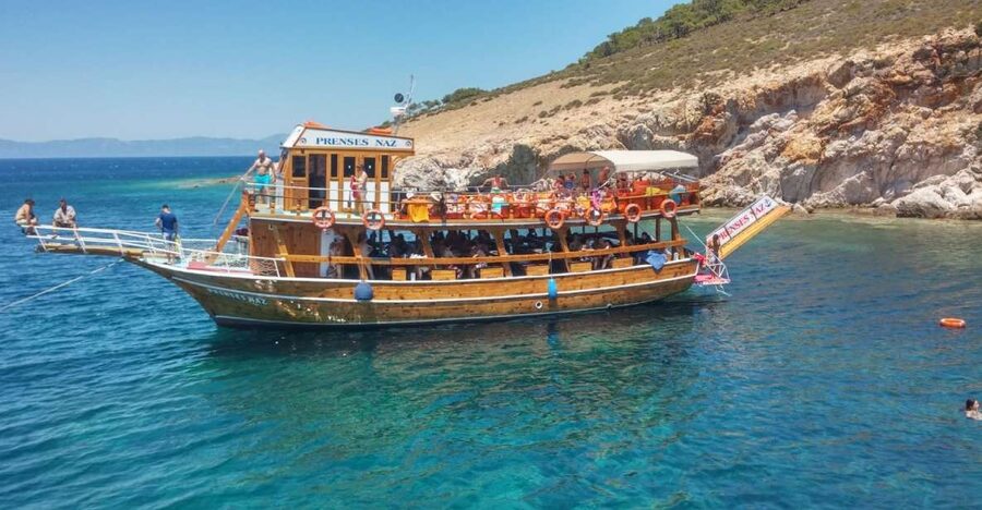 Didim/Altinkum: Lazy Day Boat Trip w/BBQ Lunch - The Wooden Boat and the Day’s Rhythm