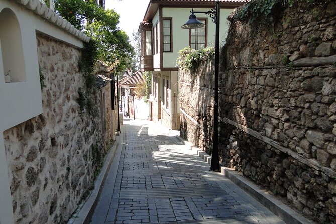Explore The Old Town With Local Taste - Keçili Park and Hıdırlık Tower