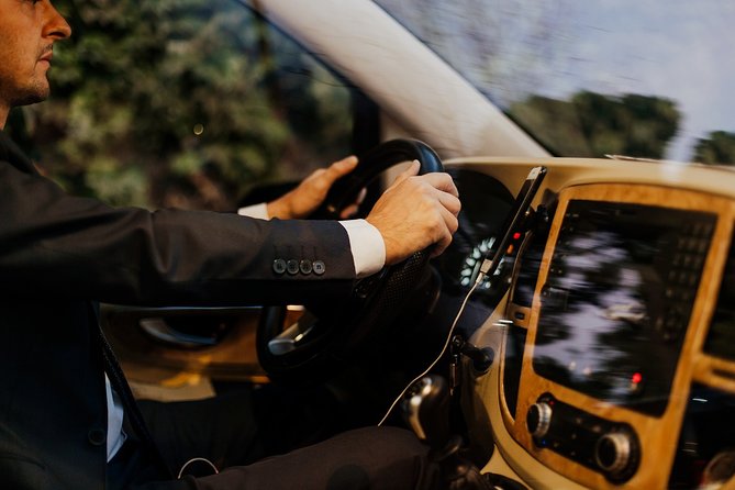 Fat Taxi - Private Istanbul Airport (IST) Transfer to City - From the terminal to the transportation floor