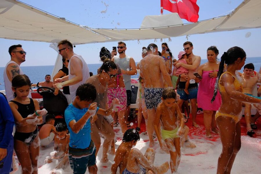 From Alanya: Boat Tour with Unlimited Soft Drinks and Lunch - Who will enjoy this cruise most