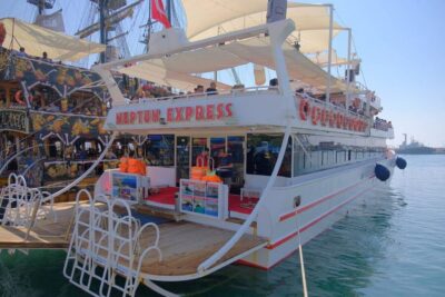 Boat Tour with Unlimited Soft Drinks and Lunch
