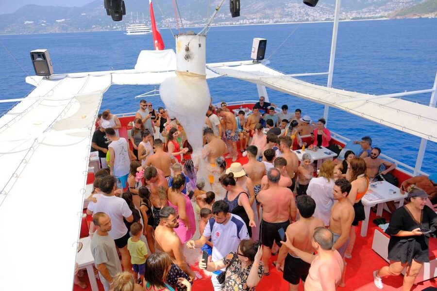 From Alanya: Boat Tour with Unlimited Soft Drinks and Lunch - Old Shipyard views and the Pirates, Lovers, and Phosphorus caves