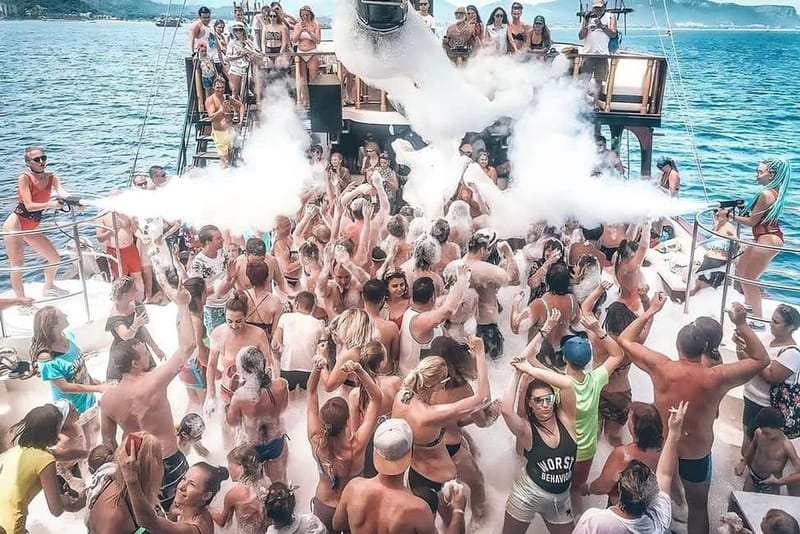 From Antalya/Kemer: All-Inclusive Party Boat with Lunch - Paradise Bay brings the best swimming time