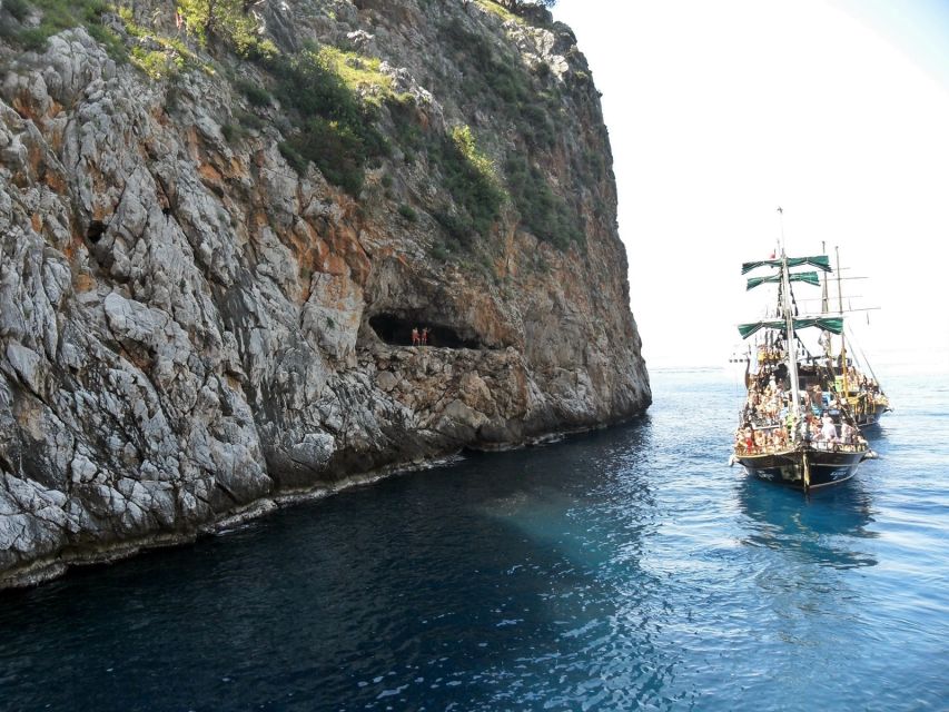 From city of Side: Guided Day Trip to Alanya City - Guides, buses, and the size of the group