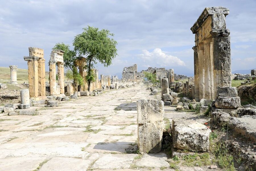 From Istanbul: Private Pamukkale and Hierapolis Day Tour - Walking across Pamukkale’s white terraces