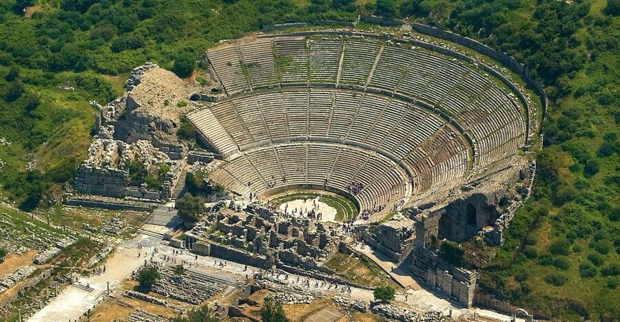 From Izmir: Ephesus and House of Virgin Mary Tour with Lunch - Walking the marble streets of Ephesus