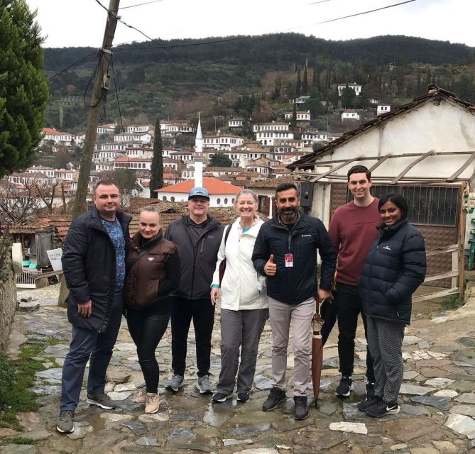 From Izmir: Full-Day Ephesus Tour with Lunch - Lunch in Selçuk breaks up the ruins
