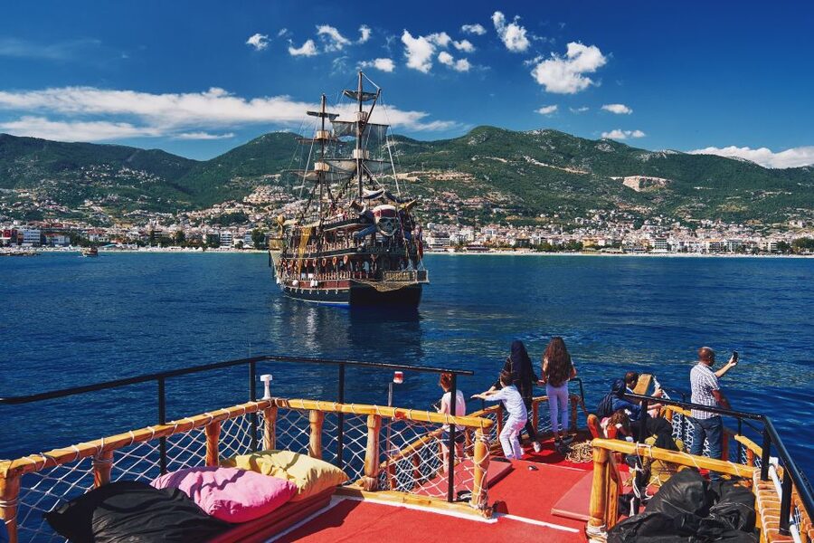 From Side: Alanya Tour with Lunch, Boat Trip, and Cable Car - Free time in Alanya city center