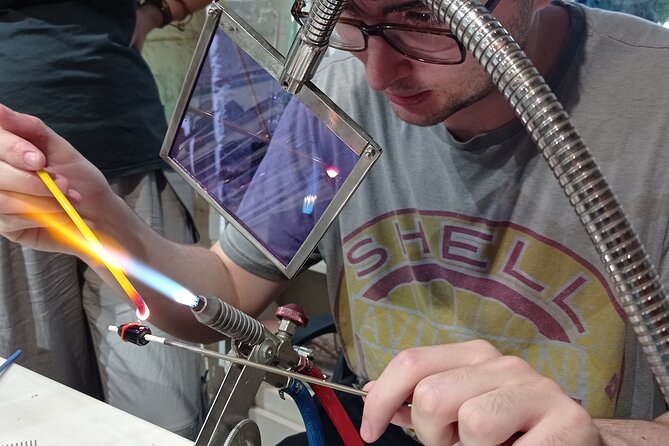 Glass Melting and Shaping with Flame with the Senior Glass Master - Key points before you book