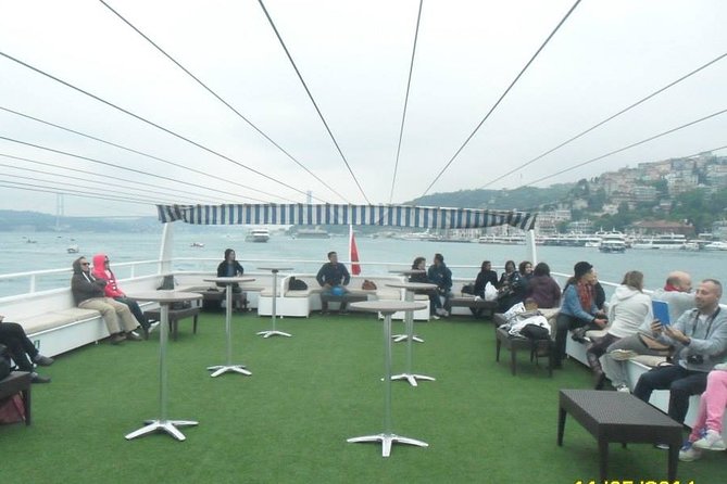 Golden Horn and Bosphorus Boat Tour in Istanbul - Food, drinks, and extras on board