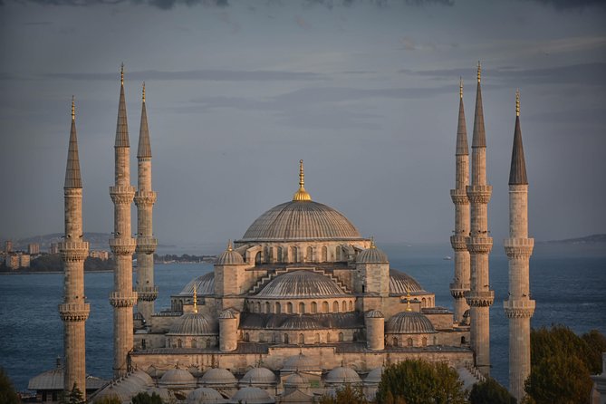 Guided Hagia Sofia, Blue mosque, Basilica Cistern skip lines tour - Hagia Sophia and 1,500 years of change