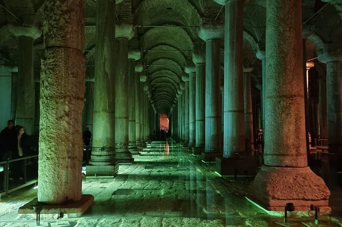 Hagia Sophia, Blue Mosque & Basilica Cistern tour - Blue Mosque and its Iznik tilework