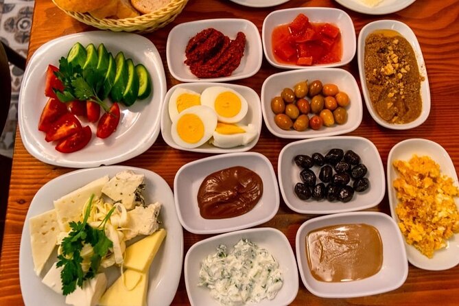 Half-Day Istanbul Private Food Tour & Culinary Experience - Misir Carsisi: spices, sweets, and a traditional finish