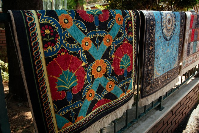 Highlights & Hidden Gems With Locals: Best of Istanbul Private Tour - What the guides add to the walk