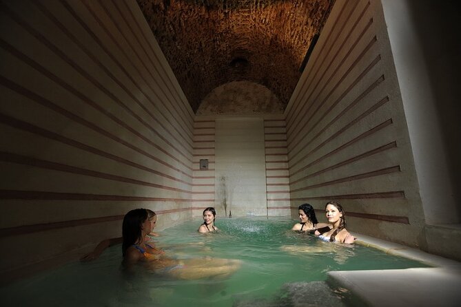 Historical Cemberlitas Hamam in Old City - The Hot Room and the Göbektaşı