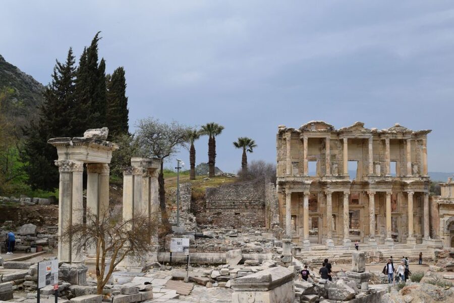 Istanbul: 8-Day Cappadocia, Ephesus, Konya, Pamukkale Tour - Guides, vehicles, and group size
