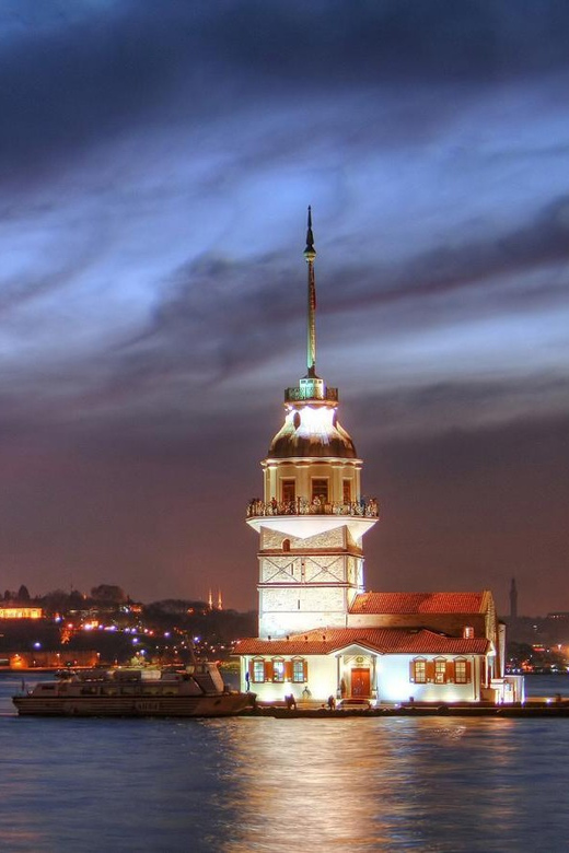 Istanbul: A short trip along the Bosphorus in the evening - Ottoman palaces along the European shore