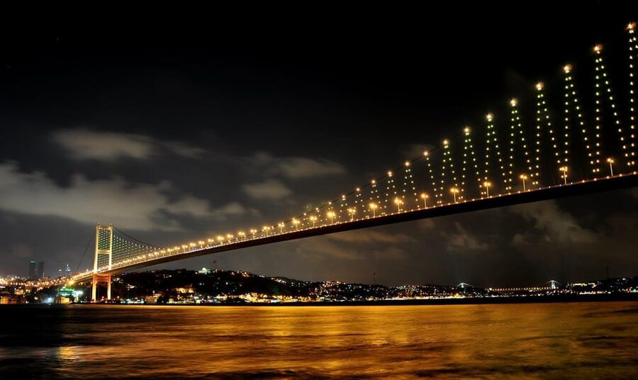 Istanbul: A short trip along the Bosphorus in the evening - Meeting at Divan Yolu in Sultanahmet
