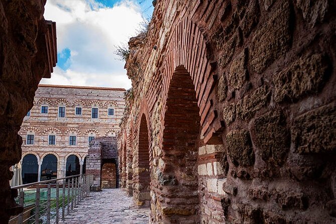 Istanbul Ancient Monasteries Full-Day Tour with Lunch - Vlaherna and the walls of Constantinople