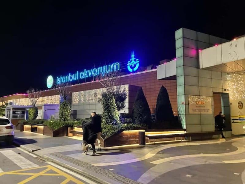 Istanbul: Aquarium Ticket with Shuttle Bus from Sultanahmet - The Shopping Mall Setting
