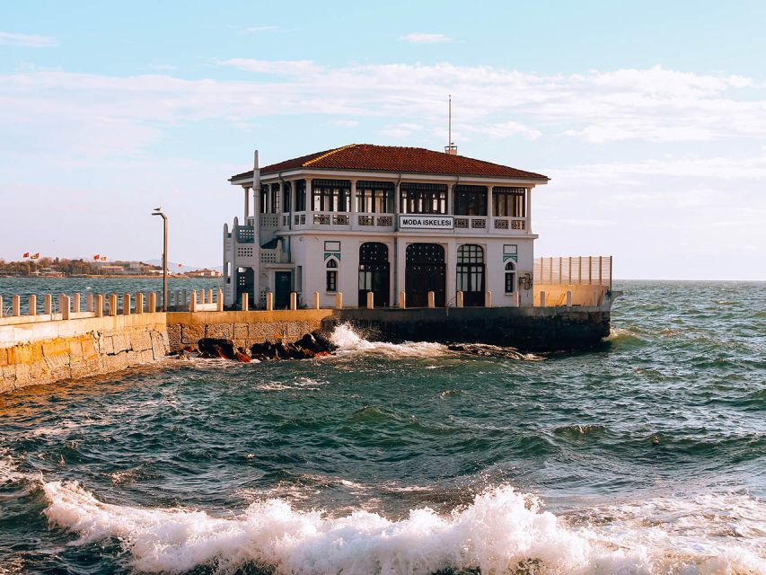 Istanbul: Asian Side Uskudar & Kadiköy Tour with Lunch - What the guide adds to the price