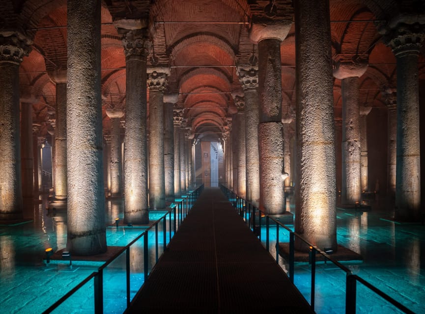 Istanbul: Basilica Cistern & Topkapi Palace Combo Ticket - Entering Topkapi Palace with the English-speaking host