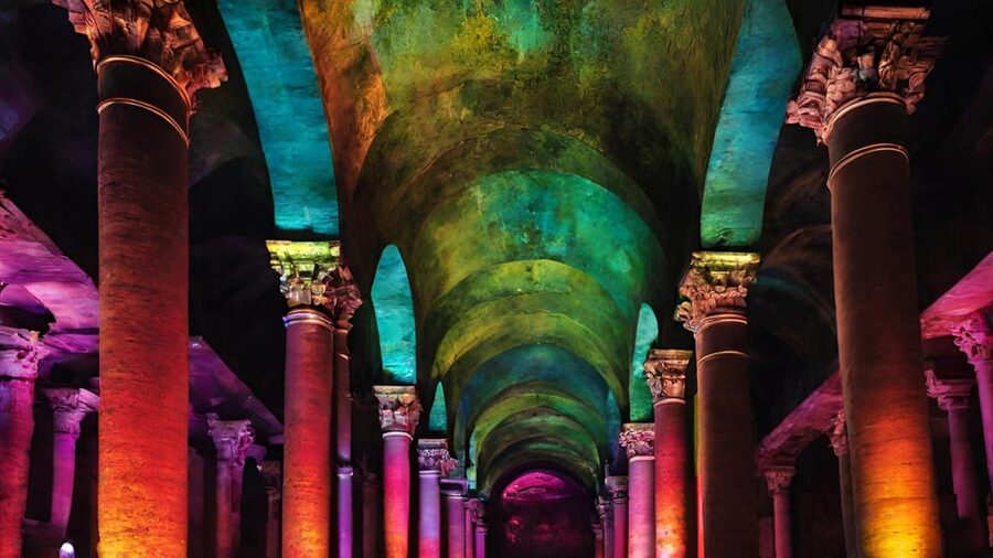 Istanbul: Basilica Cistern Tour, Discovering Medusa - Why the guides matter