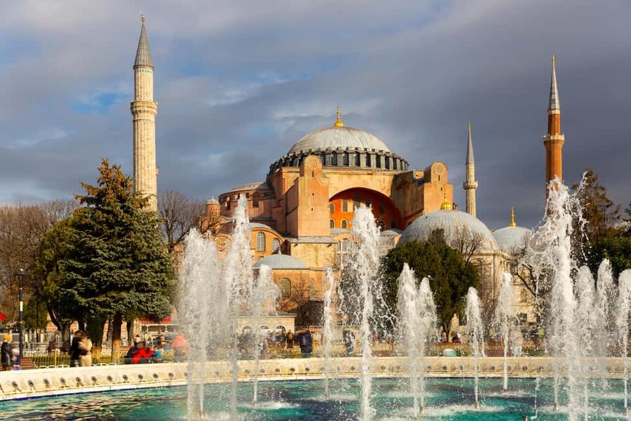 Istanbul: Blue Mosque and Hagia Sophia Tour w/Entry Tickets - Understanding the details most people miss