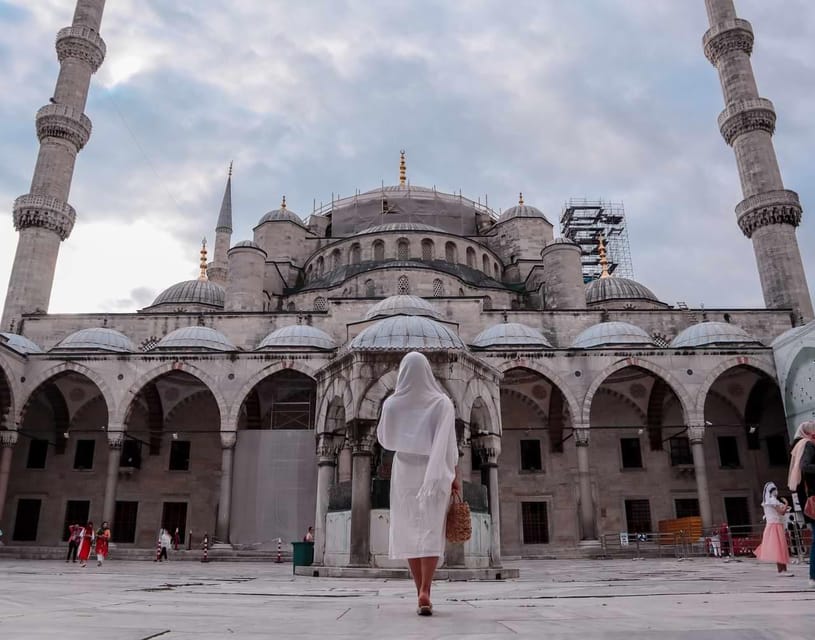 Istanbul: Blue Mosque, Hagia Sophia, & Basilica Cistern Tour - Meeting beneath the trees in Sultanahmet
