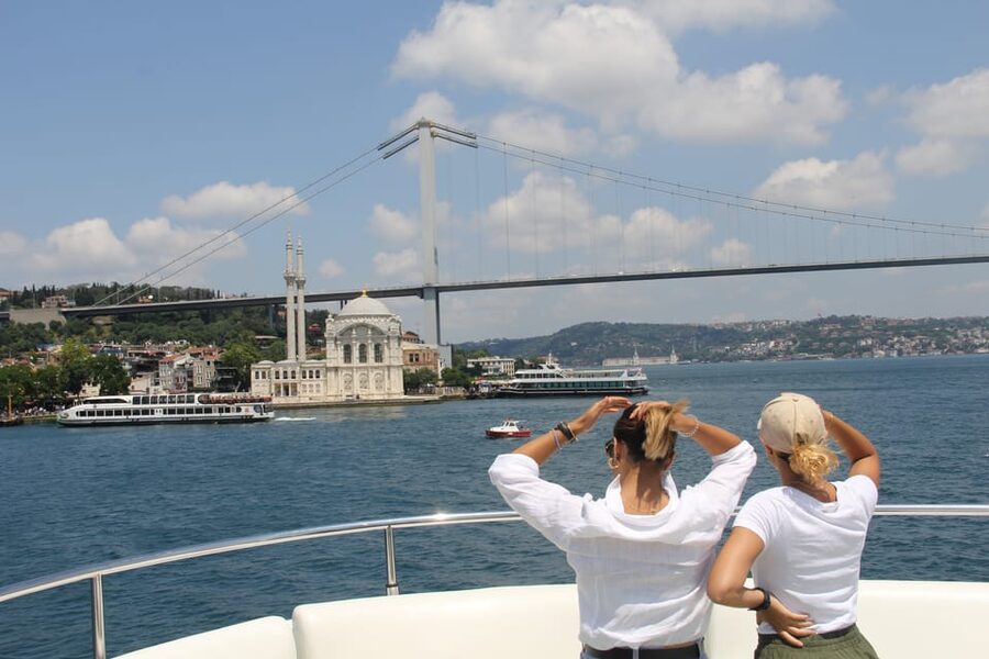 Istanbul: Bosphorus and Black Sea Cruise with Lunch - What the $177 price really buys you