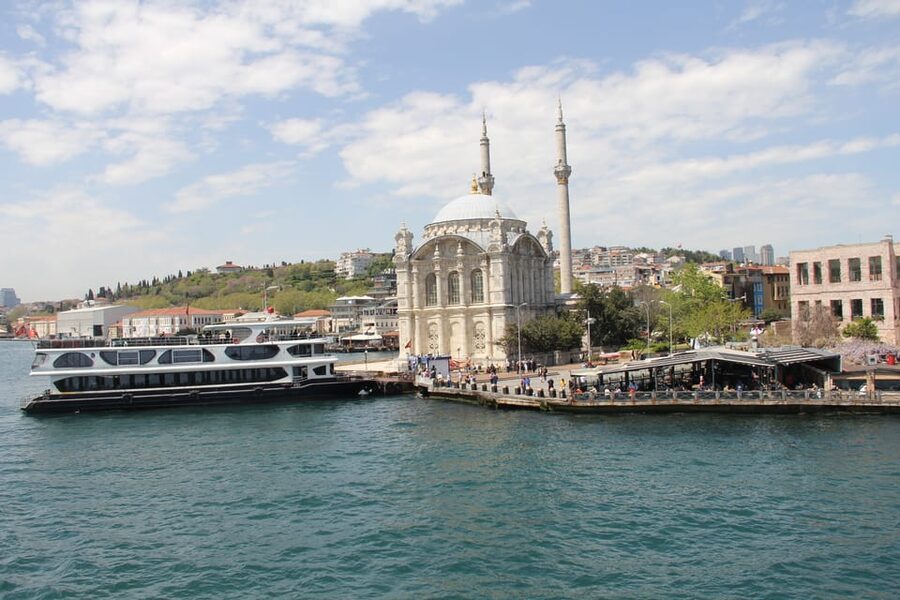 Istanbul: Bosphorus and Black Sea Cruise with Lunch - Fortresses, bridges, and the northern Bosphorus