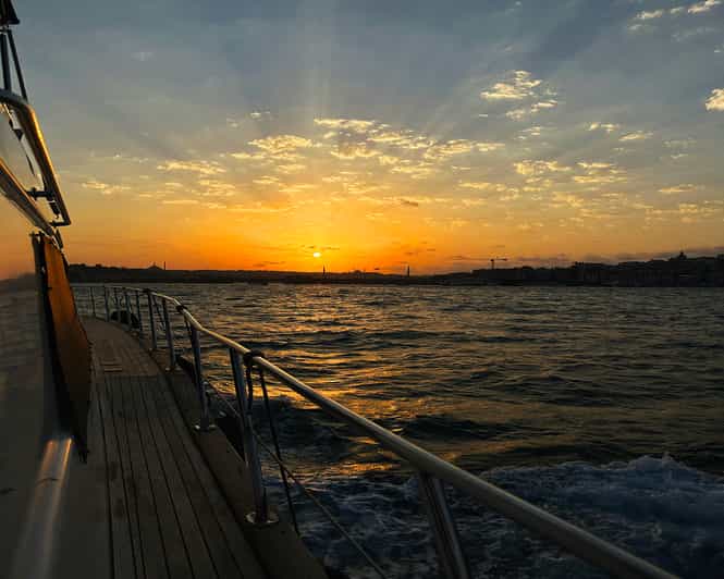 Istanbul: Bosphorus and Golden Horn Sunset Yacht Cruise - Getting to Kabataş without a taxi