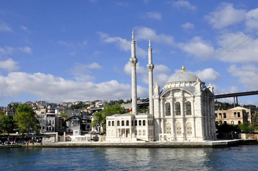 Istanbul: Bosphorus Boat Cruise - Rumeli Fortress and the narrow waterway