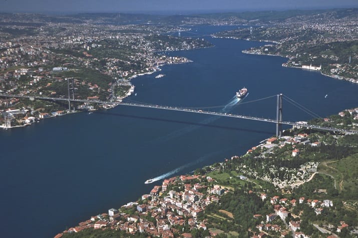 Istanbul: Bosphorus Cruise and Golden Horn Bus Tour - How the guide service affects the experience