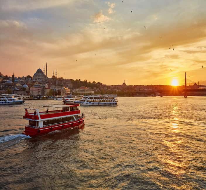 Istanbul: Bosphorus Cruise Morning or Sunset Boat Tour - The first views: Hagia Sophia, Topkapi, and the old city