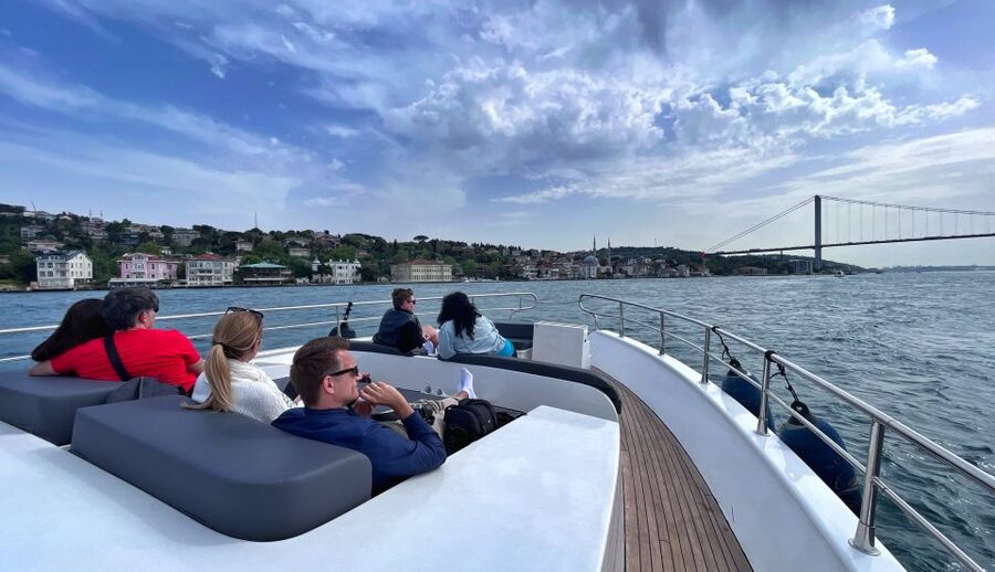 Istanbul: Bosphorus Cruise with Stopover on the Asian Side - Kanlıca: A Short Taste of the Asian Side