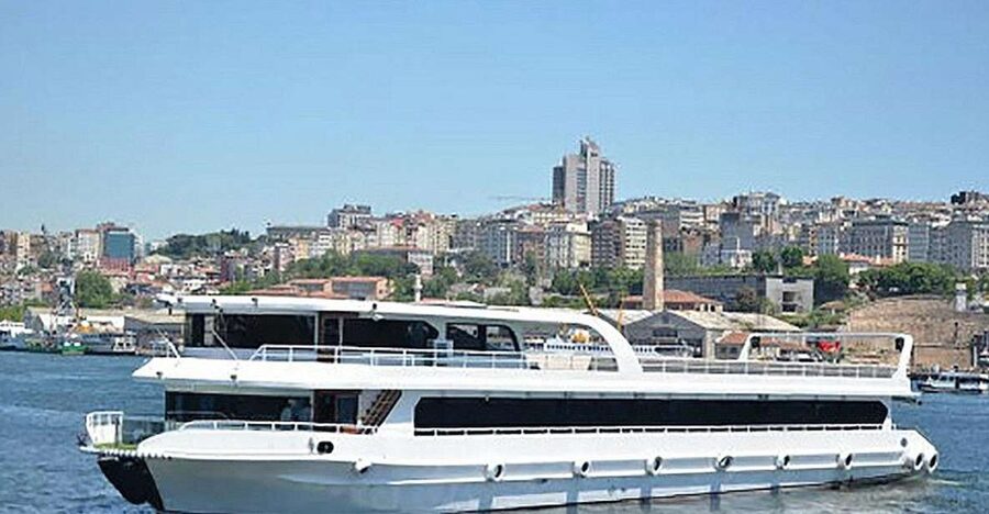 Istanbul Bosphorus Dinner Cruise &Entertainment hotel pickup - A slow route between Europe and Asia