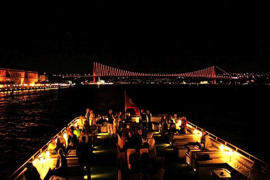 Istanbul Bosphorus Dinner Cruise &Entertainment hotel pickup - Unlimited local drinks, with an important catch