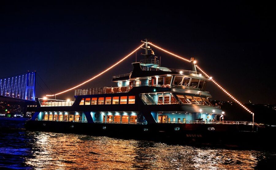 Istanbul: Bosphorus Dinner Cruise w/ Drinks & Entertainment - What dinner is like at the private tables