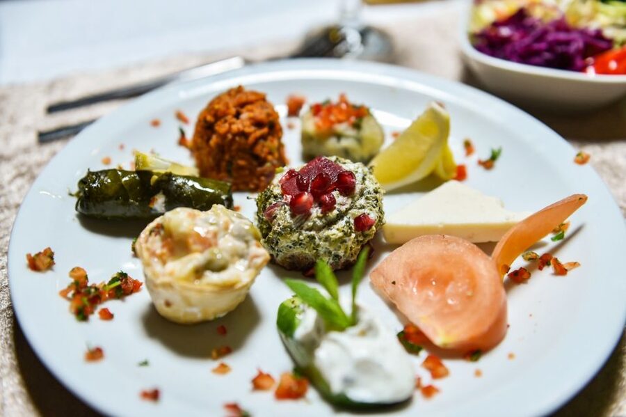 Istanbul: Bosphorus Dinner Cruise w/ Drinks & Entertainment - The best time for photos and scenery