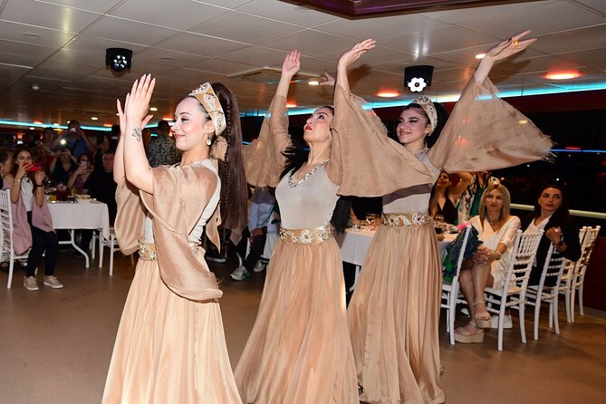 Istanbul Bosphorus Dinner Cruise with Drinks and Shows - Crowding, service, and tipping