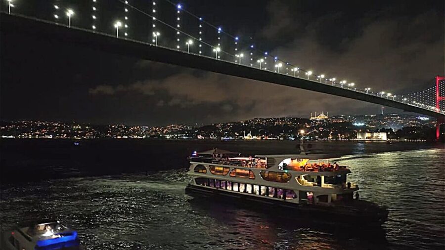 Istanbul: Bosphorus Dinner Cruise with Drinks & Turkish Show - Starting with Turkish appetizers and dinner