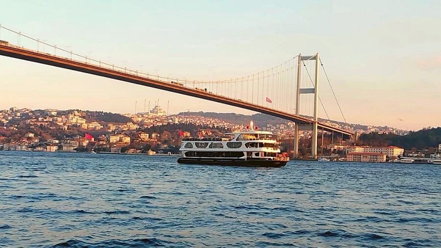 Istanbul: Bosphorus Dinner Cruise with Drinks & Turkish Show - Getting to the boat from your Istanbul hotel
