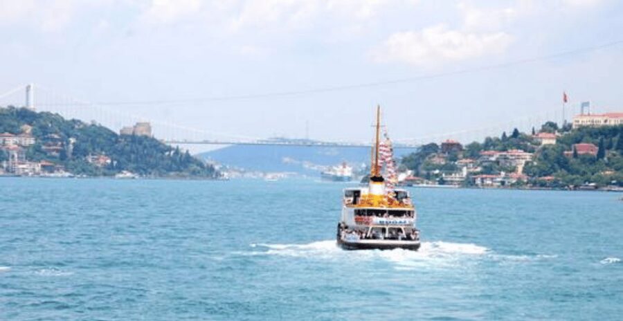 Istanbul: Bosphorus Dinner Cruise with Private Table & Show - Boarding the Air-Conditioned Yacht