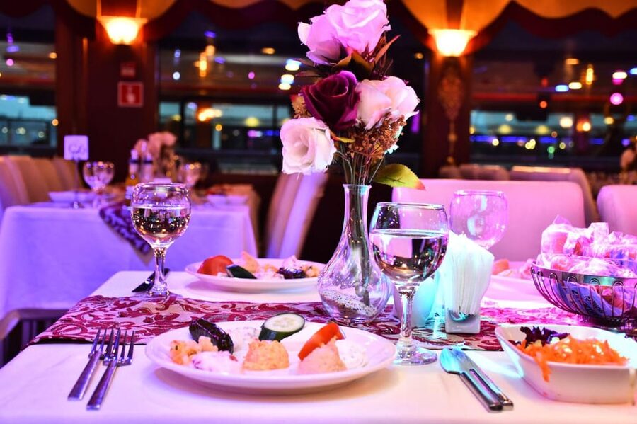 Istanbul: Bosphorus Dinner Cruise with Turkish Night Show - Practical advice for a smoother evening