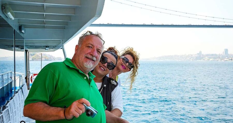 Istanbul: Bosphorus & Golden Horn Cruise Daytime or Sunset - Seating, comfort, and what is available onboard