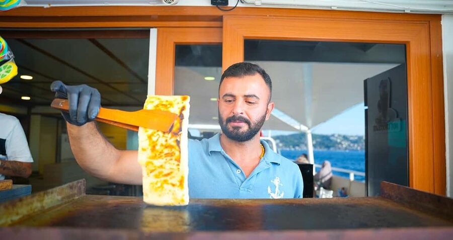 Istanbul: Bosphorus & Golden Horn Cruise Daytime or Sunset - Meeting at Sultanahmet and reaching the boat