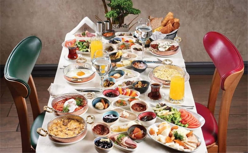 Istanbul: Bosphorus Morning Cruise with Breakfast - What the three-hour morning actually includes