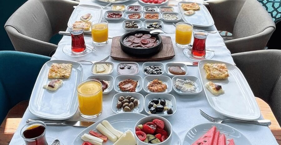 Istanbul: Bosphorus Morning Cruise with Breakfast - Seeing Istanbul from the European and Asian sides